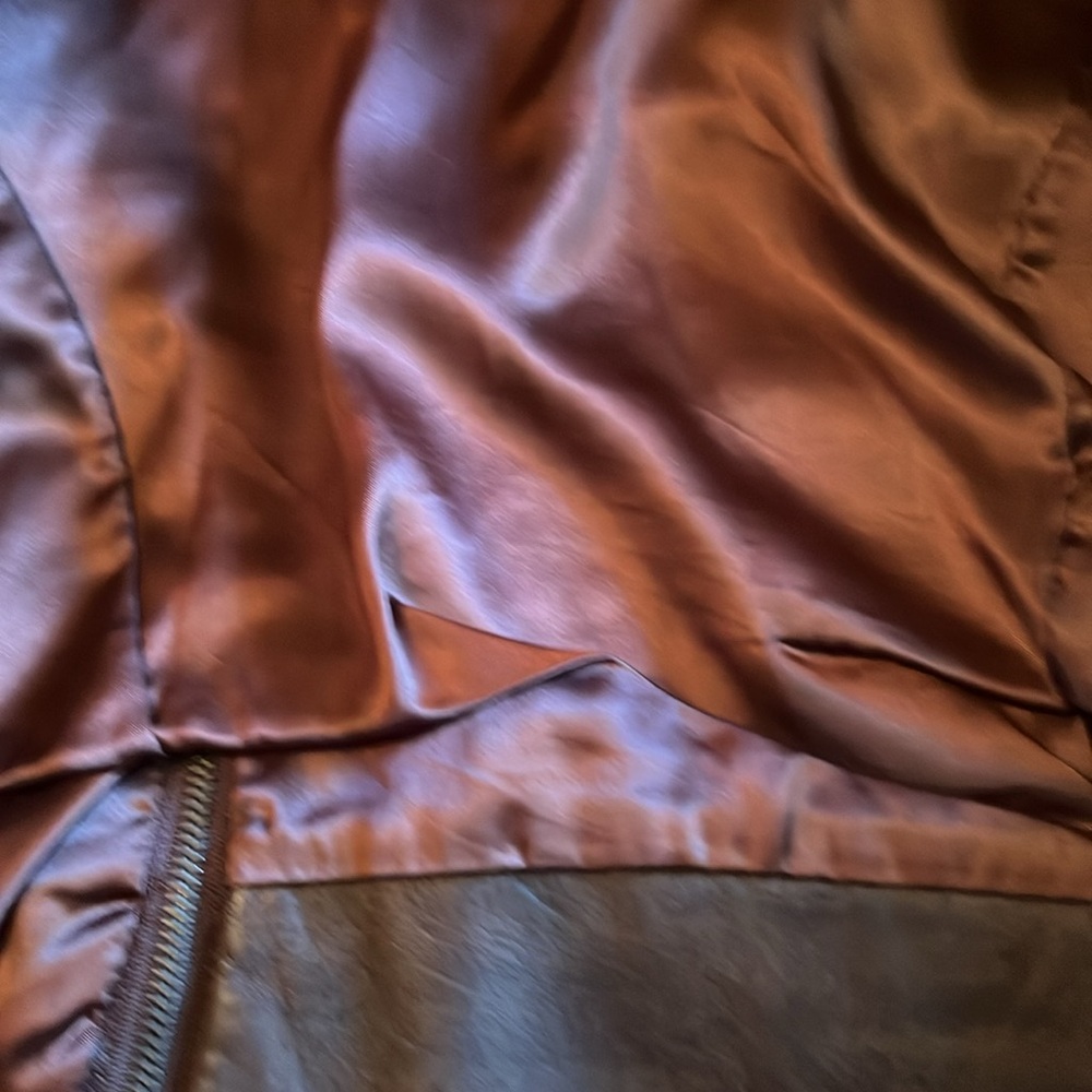 Beautiful brown leather jacket, it has shoulder pads - Picture 10 of 13